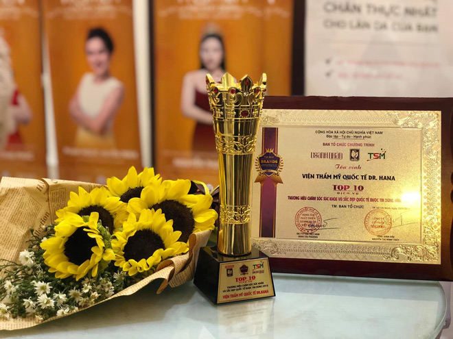 Phương pháp căng da mặt tại Dr.Hana nhận được giải thưởng cao quý  “Hàng Việt tốt - Dịch vụ hoàn hảo” là giải thưởng uy tín và cao quý